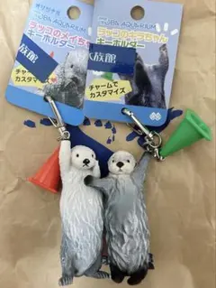 鳥羽水族館】 元気にイカ耳ジャンプ ラッコ キーポーチ - メルカリ