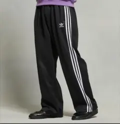 adidas アディカラー　バギーフィット　ファイヤーバード　トラックパンツ
