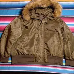 GU★ジーユー★オリーブ色ファー付き★ミリタリージャケット★N2B★