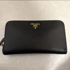 PRADA ブラックレザー 長財布