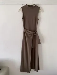 ノースリーブロングワンピース ベルト付き ブラウン ミニ