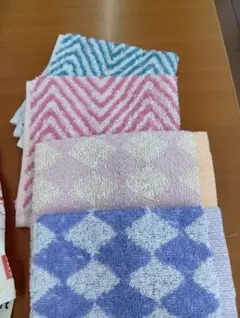 新品未使用　タオルハンカチセット5枚（青・ピンク・オレンジ・紫各種）