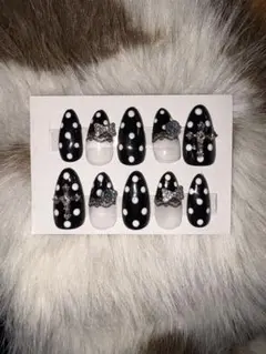 【現品】ネイルチップ ドット 白 黒 シズニルック韓国 クロム Y2K