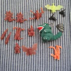 ゴジラ 怪獣 ミニフィギュア まとめ売り　一部ジャンク品ありのサムネイル