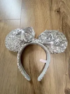 ディズニー　ミニー　スパンコール　シルバーカチューシャ