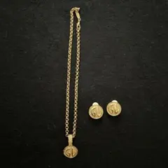 クロエ 金色のネックレスとイヤリングセット - メルカリ