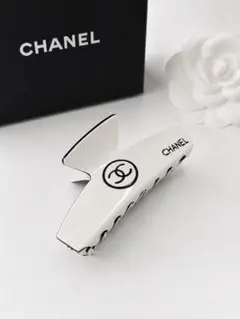 シャネルヘアクリップノベルティ - メルカリ