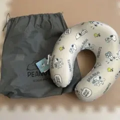 PEANUTS スヌーピー ネックピロー 収納袋付き　タグ付き　未使用品