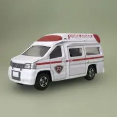 トミカ コア・エイダー 救急車 ミニカー 日産 パラメディック