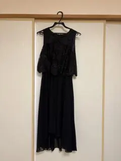 ROYAL PARTY 刺繍入りブラックドレス ノースリーブ