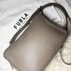 ✨超希少✨人気✨フルラ リリー XL ダブルファスナー カメラバッグ グレー
