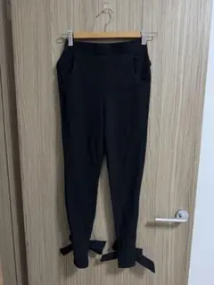 Fitmore リボン付き黒ストレッチパンツ