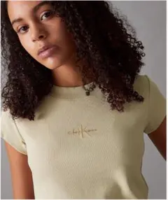 【美品】Calvin Klein Jeans クロップドTシャツ ベージュ