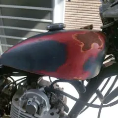 SR400 バイク タンク 黒赤のサムネイル