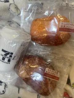 セブンイレブンhappyくじのB賞カフェぬいぐるみチャーム(白)C賞　バンポーチ