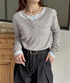 Thevon シアーリブヘンリーネックプルオーバー