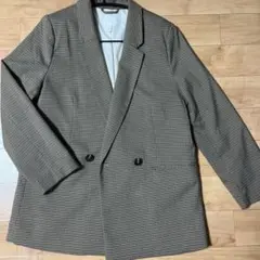 ブラウンチェック柄 テーラードジャケット　オフィス　春