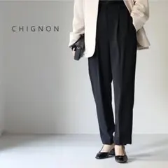 ブラック スラックス　テーパードパンツ CHIGNON