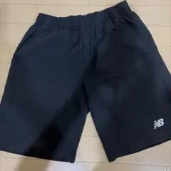 New Balance 黒 ハーフパンツ