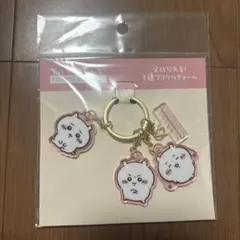 ちいかわ　東京みやげ　分けられる！三連アクリルチャーム