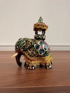 装飾的な象の置物