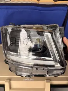フォワード現行型ヘッドライト右のサムネイル