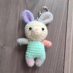 あみぐるみ　うさぎ　キーホルダー