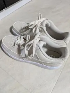 ナイキ　ウィメンズコートビジョン24.5センチ 新品