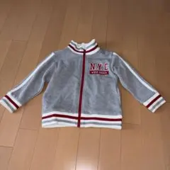 西松屋　ロゴ入りグレーのジップアップジャケット　100cmのサムネイル