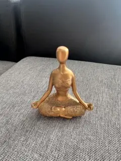 ゴールド　モダンラグジュアリー レジン ヨガガール 装飾品♡新品未使用