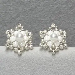 シルバー　ホワイト　パール　雪の結晶　　サージカルステンレス　ピアス　[44]