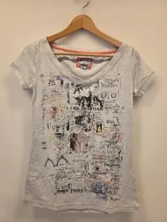 BEAMS　グラフィックプリント Vネック Tシャツ グレーのサムネイル