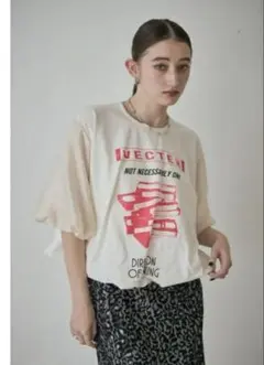 最終値下げ中ローズバッド✖️OKIRAKU　グラフィックバルーン袖のサムネイル