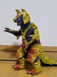 ウルトラマン 怪獣フィギュア 赤緑 ダンガー - メルカリ