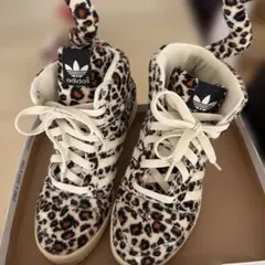 adidas　ジェレミ－スコット ヒョウ柄 ハイカットスニーカー しっぽ付きのサムネイル