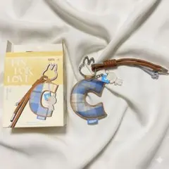 ラブブ　pin for love イニシャルペンダント キーホルダー C