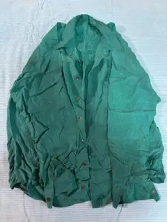 シルク　グリーン　長袖シャツ 前面ボタン留め