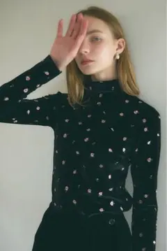 美品】Rosy Luce FRILL TEE フリルシャツ - メルカリ