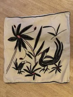 ボタニカル刺繍 クッションカバーのサムネイル