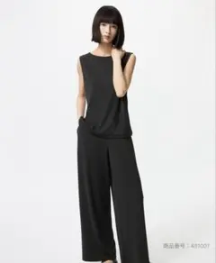 ユニクロ　クレープジャージーストレートパンツ　　S 黒