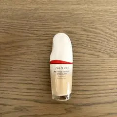 SHISEIDO エッセンススキングロウ ファンデーション 220