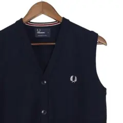FRED PERRY ロゴ刺繡 メリノウール Vネック ニット ベスト