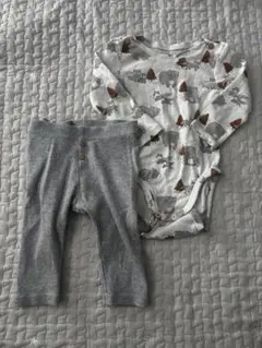 H&M 70サイズ　動物柄ロンパースとグレーのパンツセット