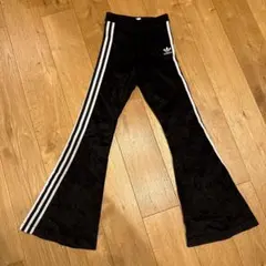 限定値下げ　人気完売品　adidas ブラック ベロア　 フレアパンツ S