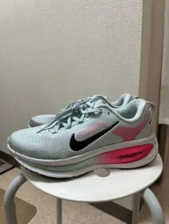 Nike Vomero 18のサムネイル