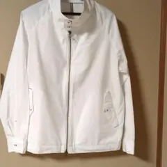ホワイトジップアップジャケット