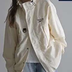 Reebok 別注 スモールベクター刺繍ナイロンマウンテンパーカー　アイボリー