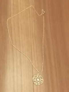 ゴールド装飾ペンダントネックレス