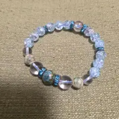 花柄デザインの青いビーズブレスレット