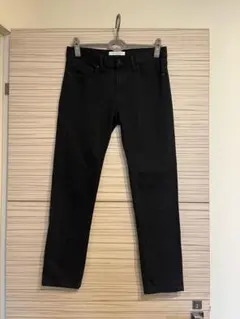 GU レディースデニムパンツ　黒　30サイズ